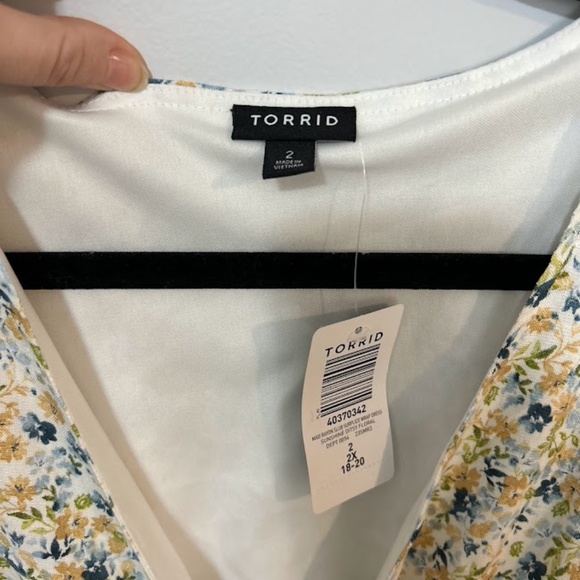 Torrid Floral Maxi Wrap Dress NWT - Picture 4 of 10
